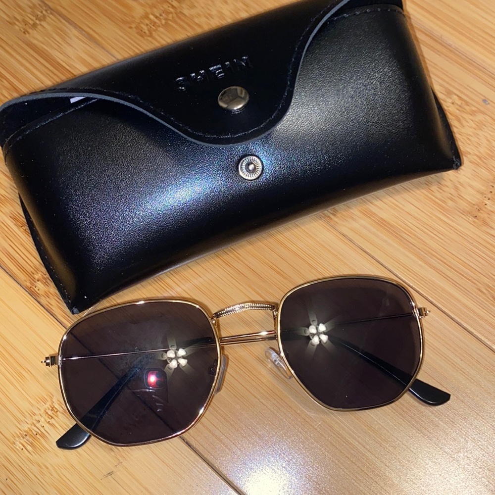 NEVER WORN BEFORE sunglasses